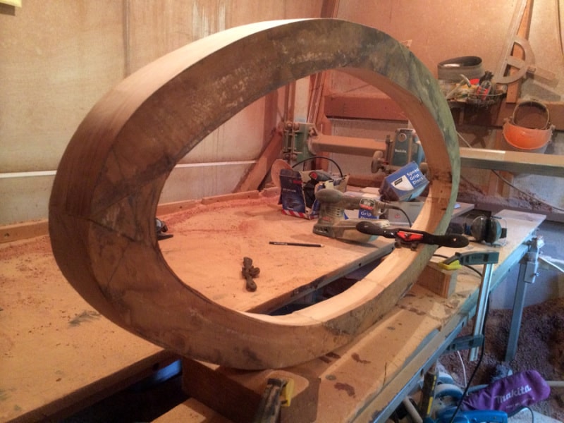 Oval table leg construction