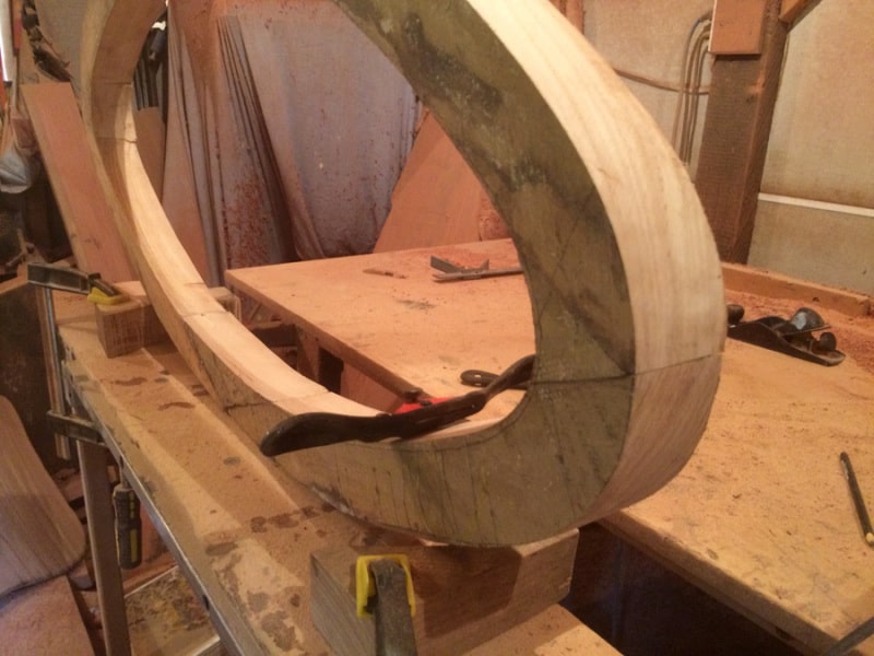 Oval table leg construction