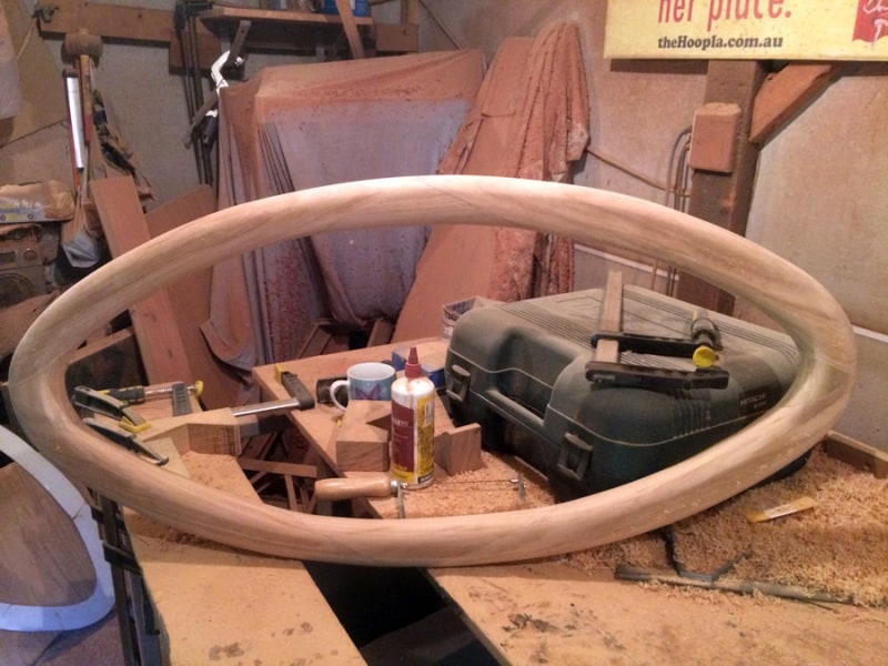 Oval table leg construction